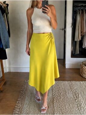 BCBG Max Azria light green 100% Silk Asymmetrical Tie Waist Skirt Size 8